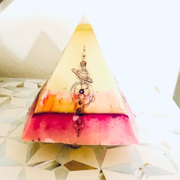 NWT Mountain Lemon Apple Candle - Picture 2 of 4